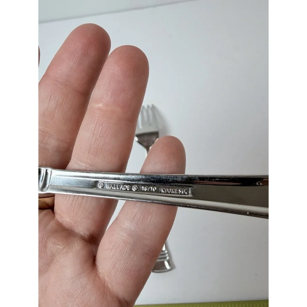 2 Wallace Zenith 18/10 Stainless Steel SALAD FORKS Flatware Glossy